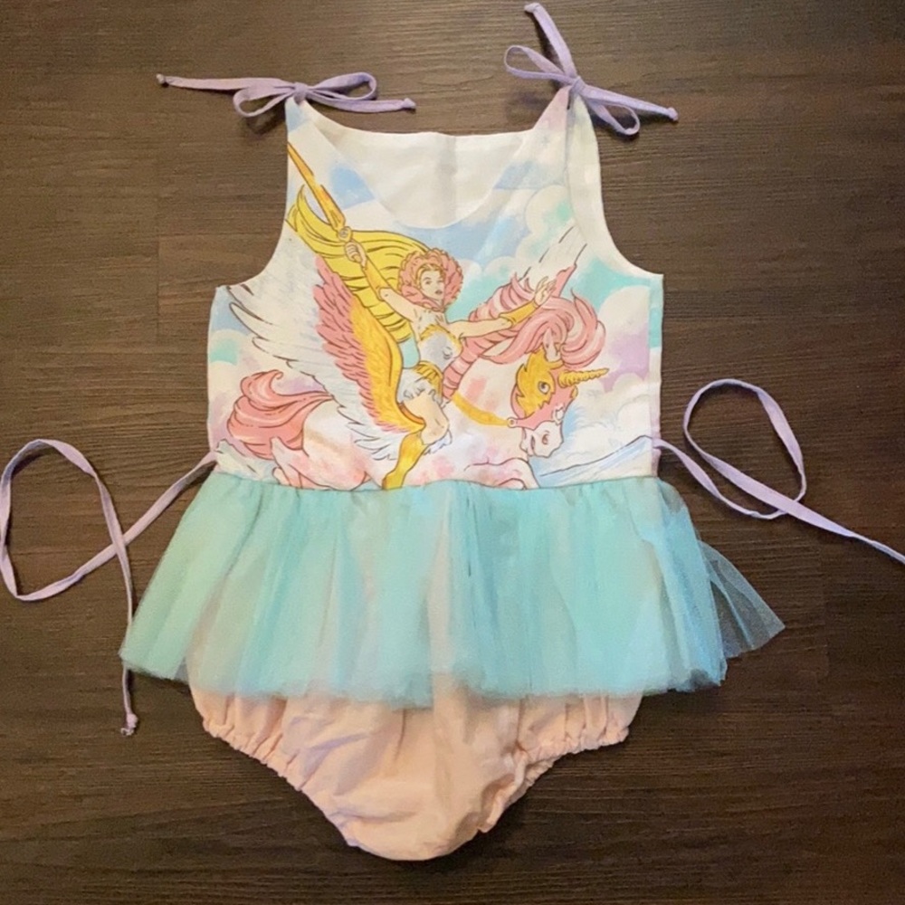 Excellent used condition romper.